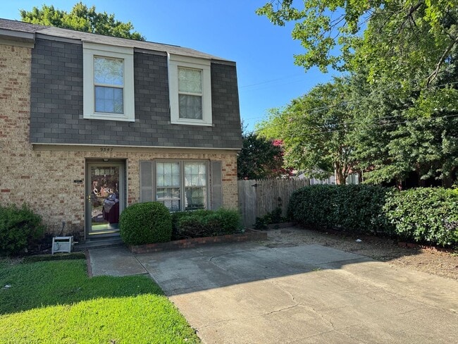 Building Photo - Charming 2-Bed, 2.5-Bath Home in Vibrant N...