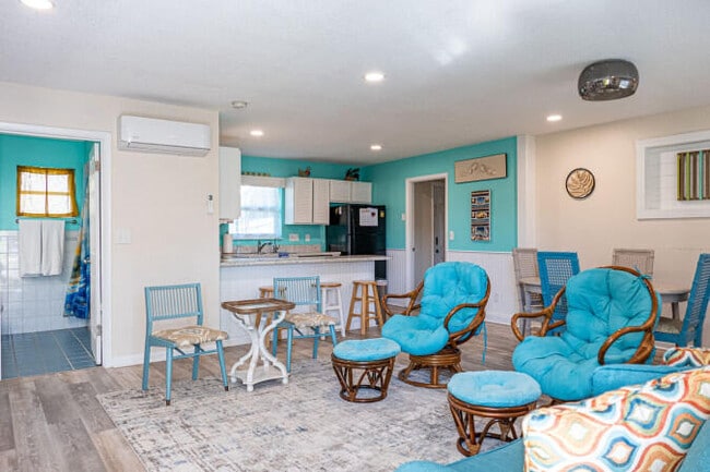 Building Photo - 3450 NE Linda Dr