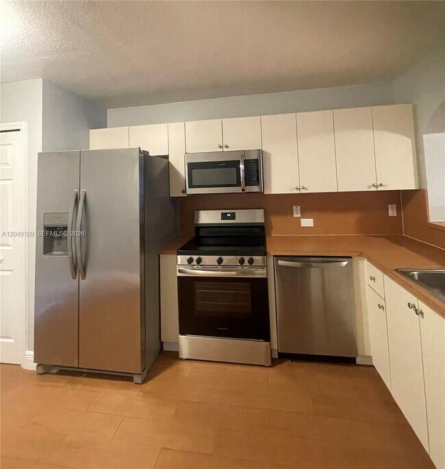 1261 SE 27th St Unit 104