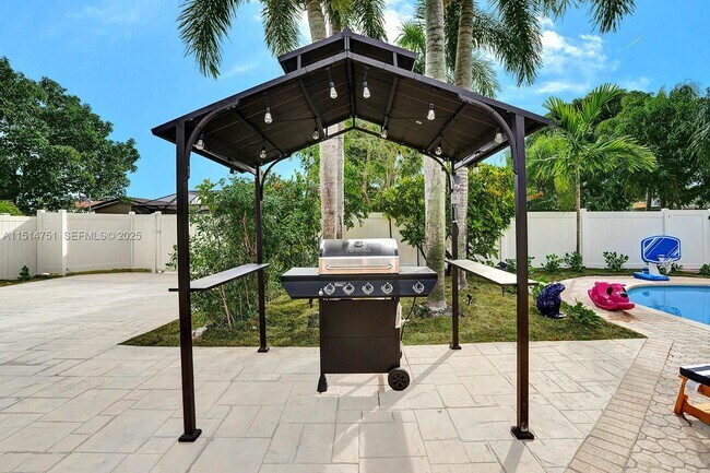 Photo - 5500 Cleveland St