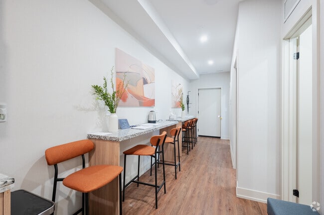 6BR, 3BA - Dining Room - 23 Ross | Student Housing