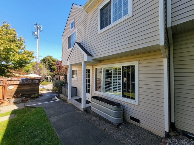 120 Golden Ridge Ave