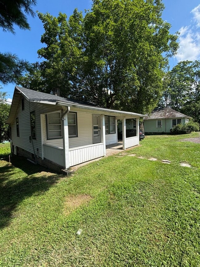 Building Photo - Welcome to your cozy retreat just minutes ... Rental
