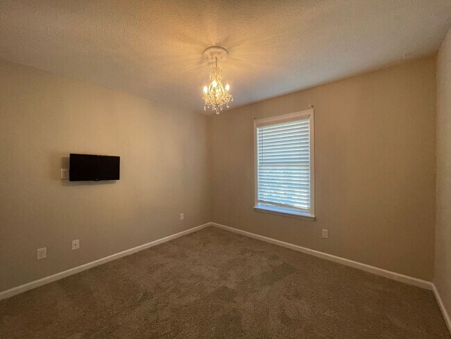 Photo - 501 W 3rd St