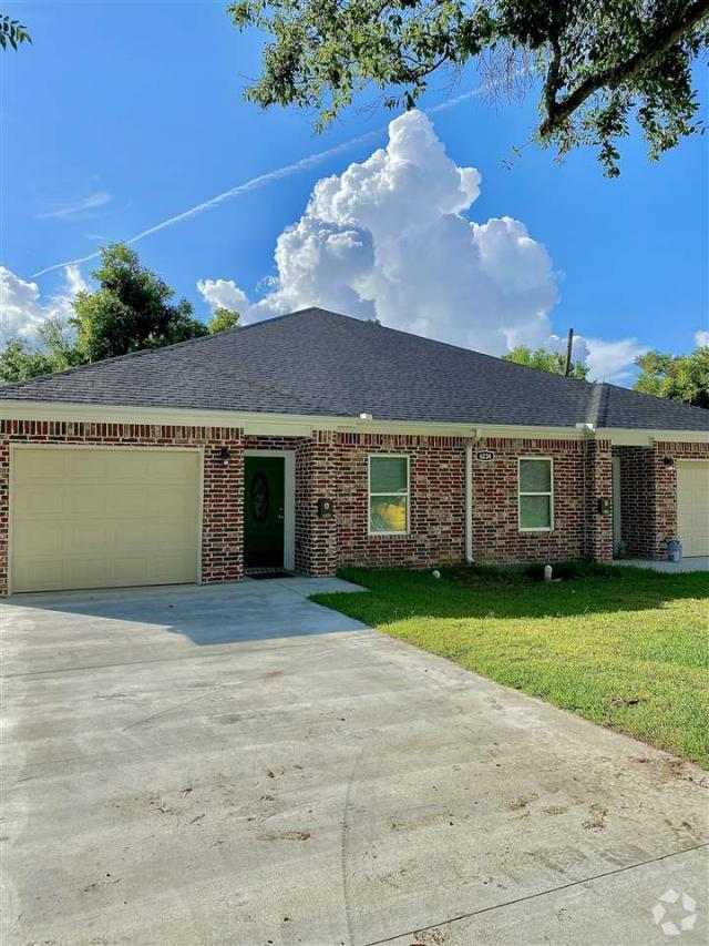 Building Photo - 3 bedroom in Groves TX 77619 Unit B Rental