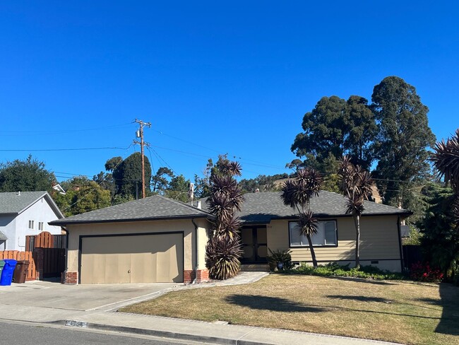 Building Photo - 4 Bedroom Ranch Style Home in Quiet El Sobrante Neighborhood