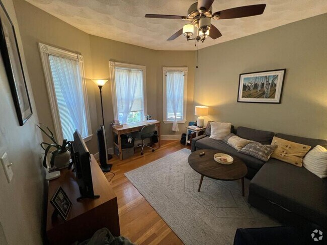 Building Photo - 2.0 bedroom in Somerville Massachusetts 02144 Unit U1 Rental