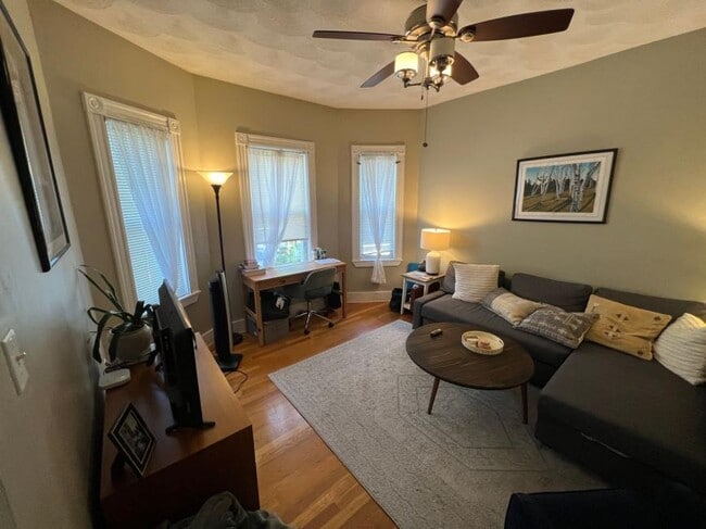 Building Photo - 2.0 bedroom in Somerville Massachusetts 02144 Unit U1 Rental