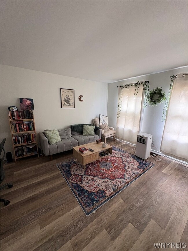 Photo - 572 W Ferry St