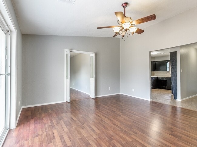 1323 N Nail Pkwy
