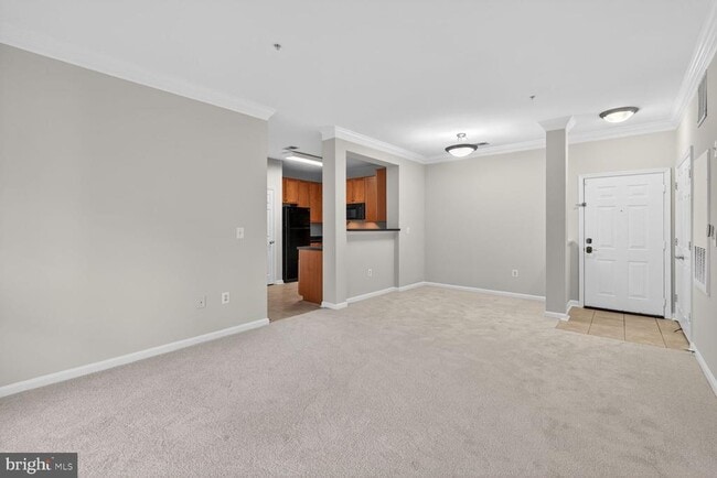 Photo - 4860 Eisenhower Ave Unit 190