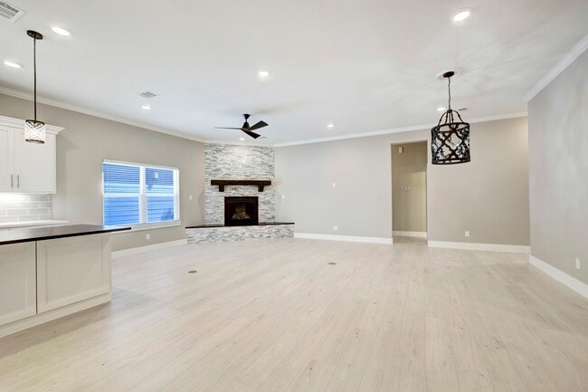 Photo - 213 West Dr