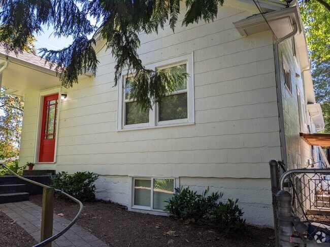 Building Photo - 2209 E Roanoke St Unit B Rental
