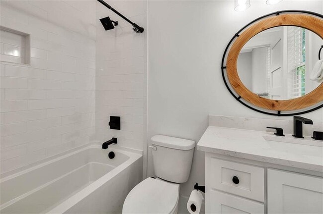 Photo - 311 Peachtree St