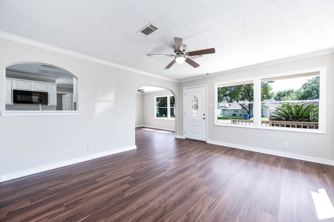 Photo - 2214 11th Ave N