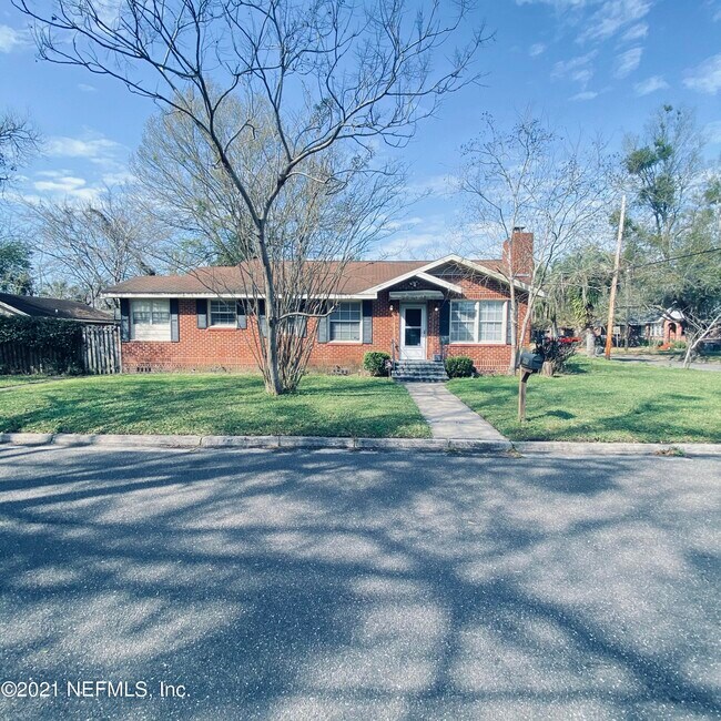 Photo - 960 Murray Dr
