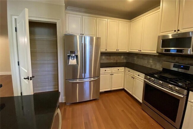 Photo - 815 Millwork Cir