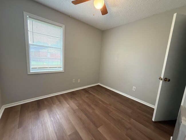 Photo - 119 Jelk St