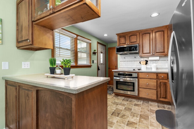 Photo - 302 E Wilson Ave