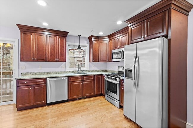 Building Photo - 7 Butler Ave Unit 3