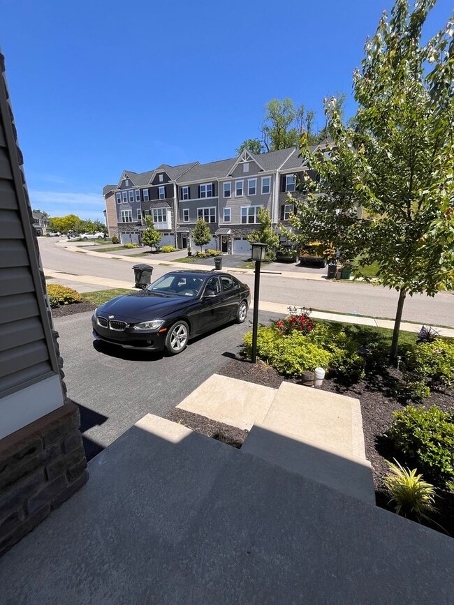 Photo - 437 Greenwood Dr
