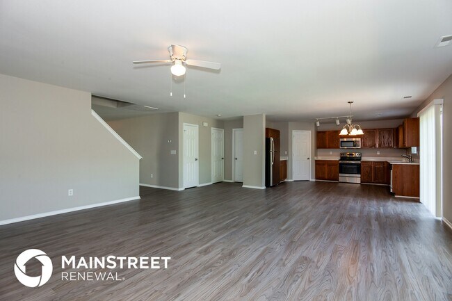 Photo - 9810 Bayview Pkwy