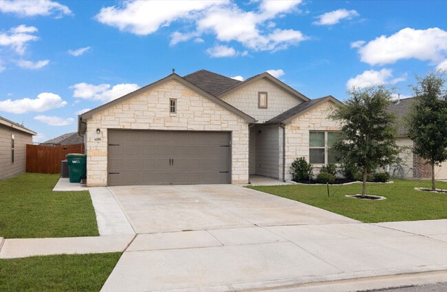 Photo - "Spacious 4-Bedroom Home in Converse with ...