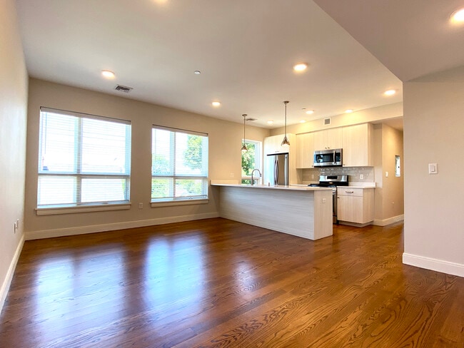 Photo - 14 Everett St Unit 201