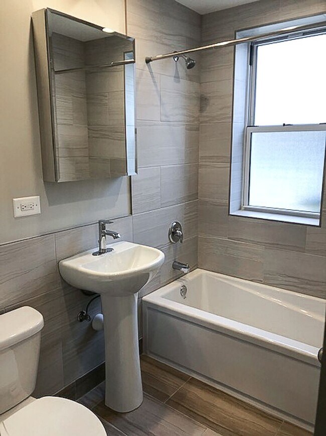 Photo - 1929 W Winona St Unit GDN