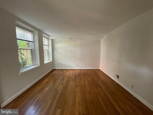 Photo - 2927 S Dinwiddie St