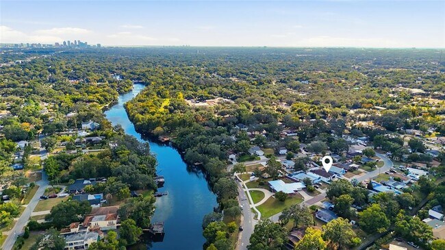 Photo - 810 W Whatley Pl