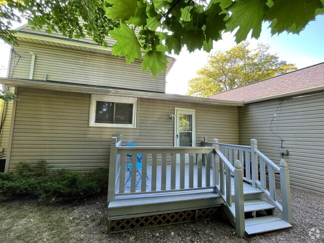 Building Photo - 1670 Mount Hope Ave Unit A- upstairs Rental