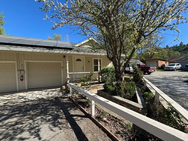 Photo - 2005 Smith Flat Rd