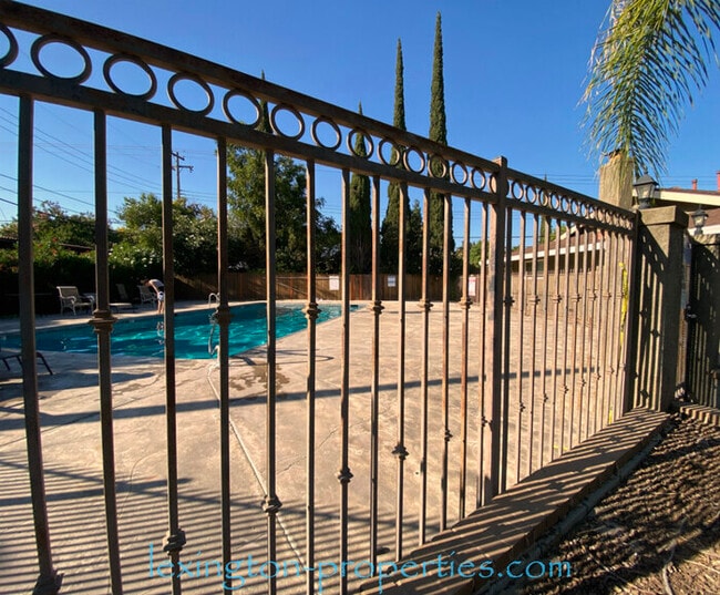 Photo - 5023 Bremner Way Unidad 2