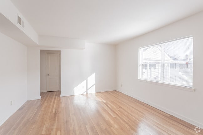 1BR,1BA,-655SF
