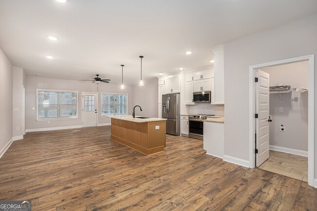 Photo - 138 Crestpoint Rd