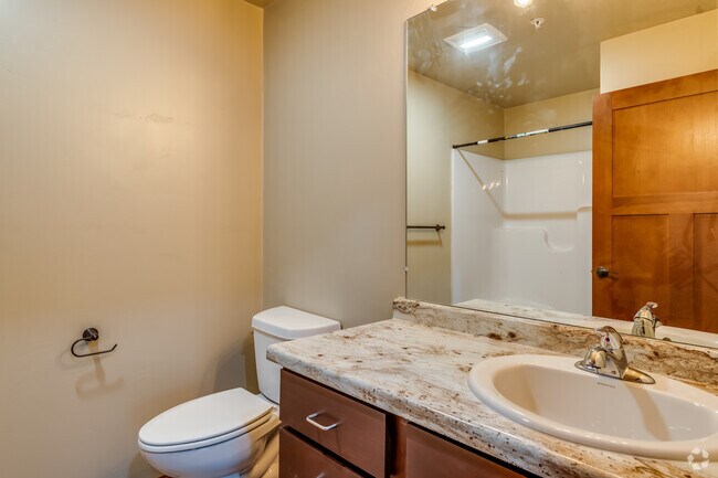 2 BR, 2 BA - 1,129SF