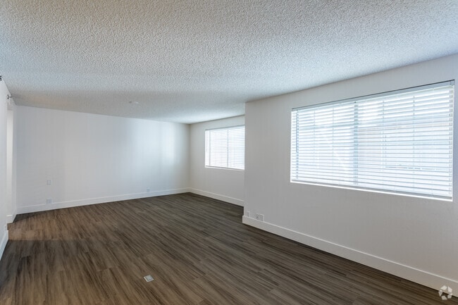 Studio, 1BA - 542 SF