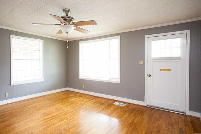 Photo - 504 W 33rd St