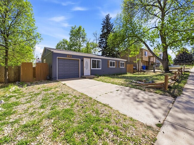 Building Photo - Beautiful Home in Central Fort Collins Location!
