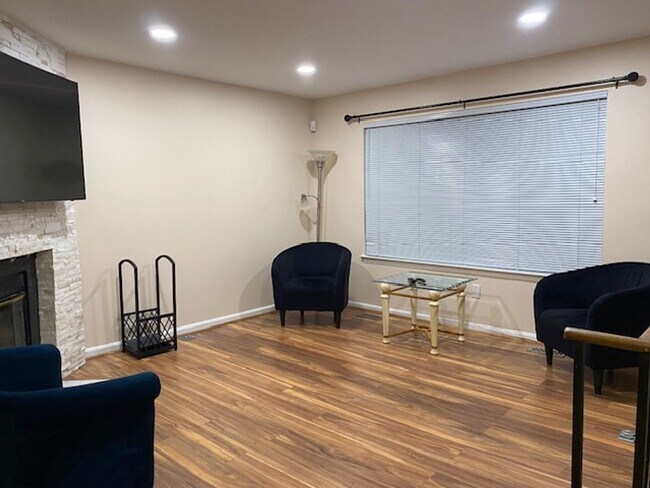 Photo - Mount Lubentia Court W.