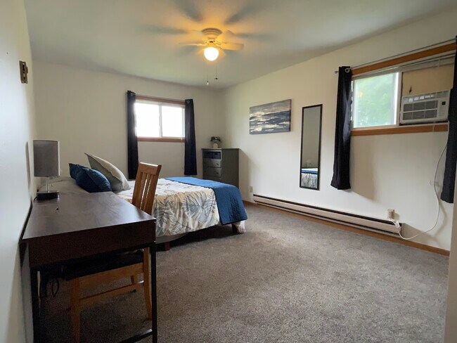 Photo - 2540 Harvey St