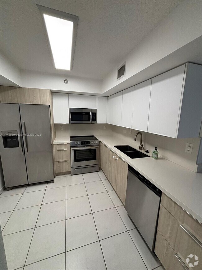 Building Photo - 19101 NE 36th Ct Unit 304 Rental