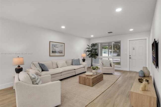 Photo - 3920 Hayes St