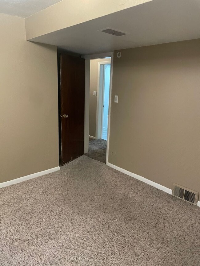 Photo - 8LOG3459 Unit B