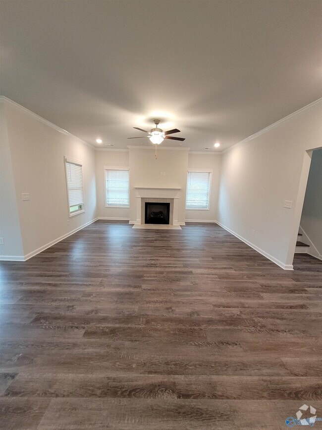 Building Photo - 16312 Trestle St Rental