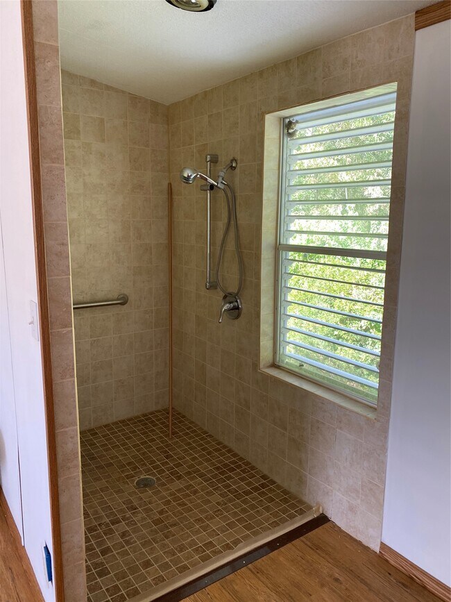 Photo - 16066 N Loop Dr