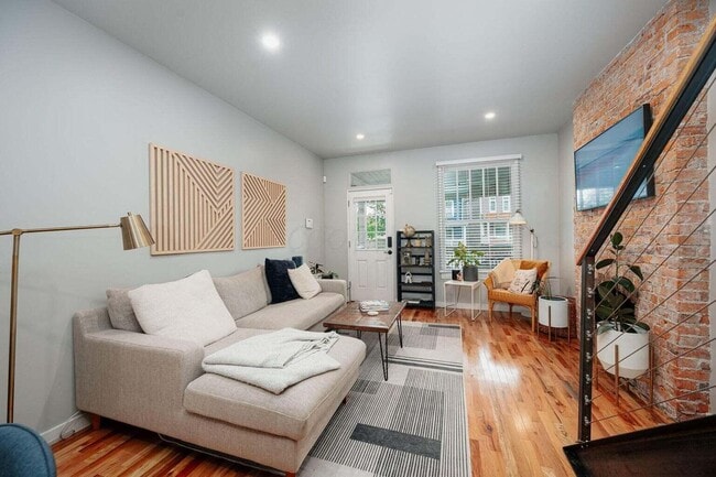 Photo - 1151 Summit St