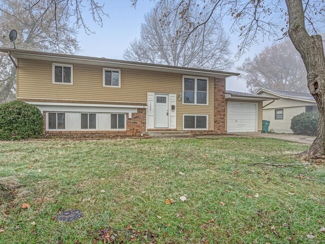 Building Photo - 1203 Princeton Dr Rental
