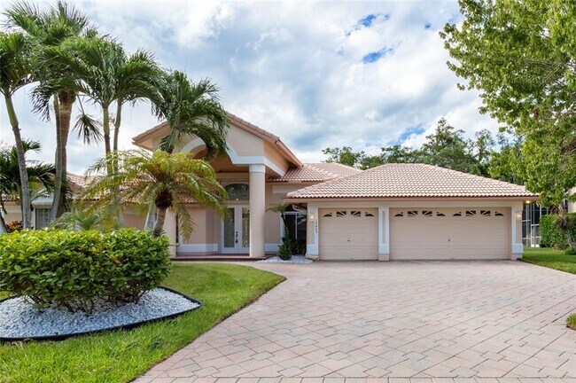 Building Photo - 15683 Cypress Park Dr Rental